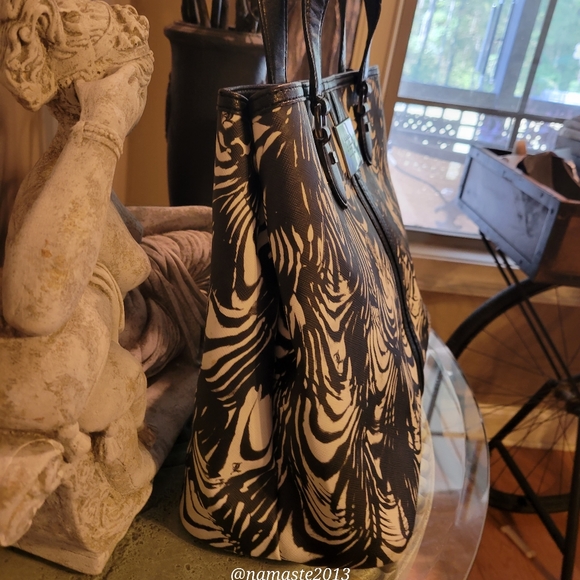 L.A.M.B. by Gwen Stefani Black White Tote Bag Luxury Designer #607 - Picture 8 of 15